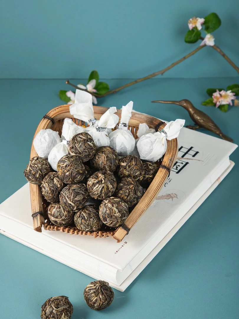 困鹿山（悠哉）普洱茶生茶龙珠8克1颗到手2颗