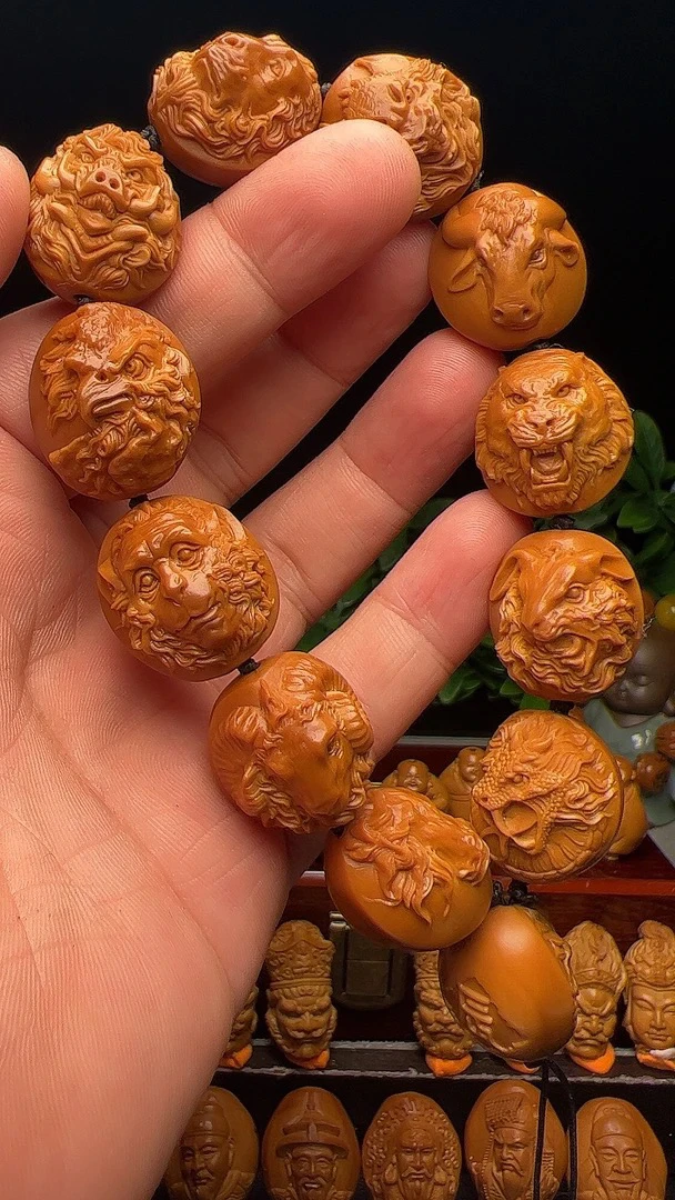 橄榄核纯手工雕刻梅林帖帖和张鹏老师本宫十二生肖