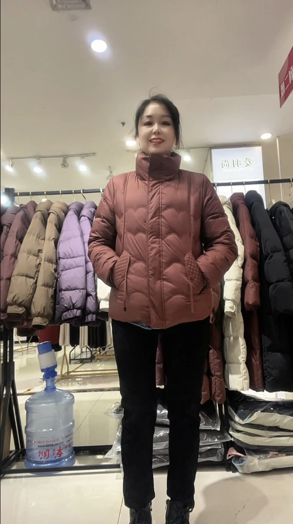 妈妈装短款羽绒服2024冬装新款洋气高贵外套中老年气质上衣