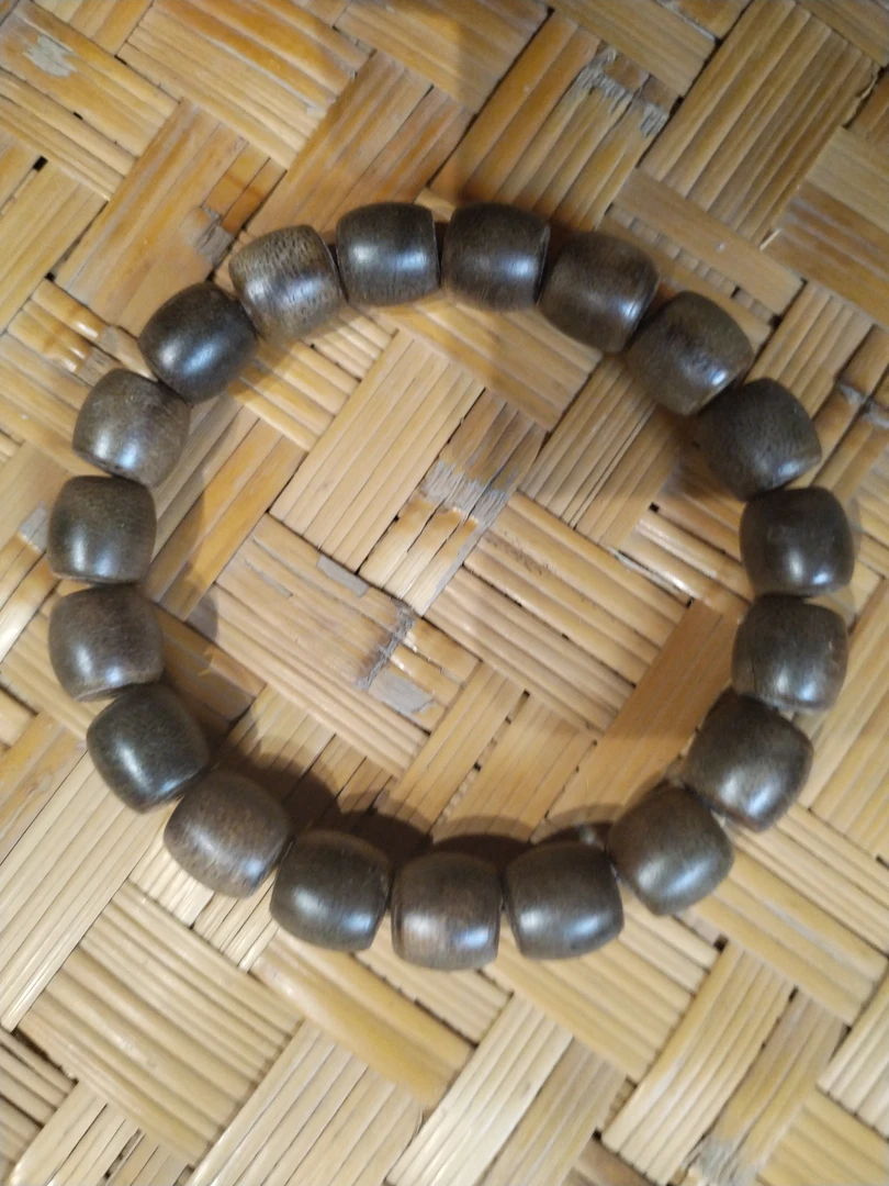 b011809沉香手串