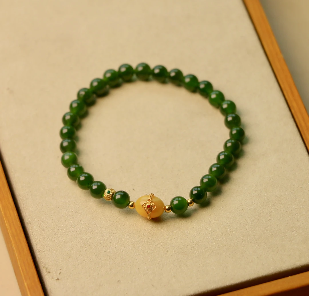 【每一次抬手，尽显梅兰幽韵】和田玉碧玉单圈手串