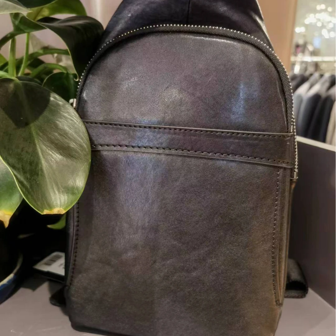 新品男款简约时尚百搭头层牛皮胸包