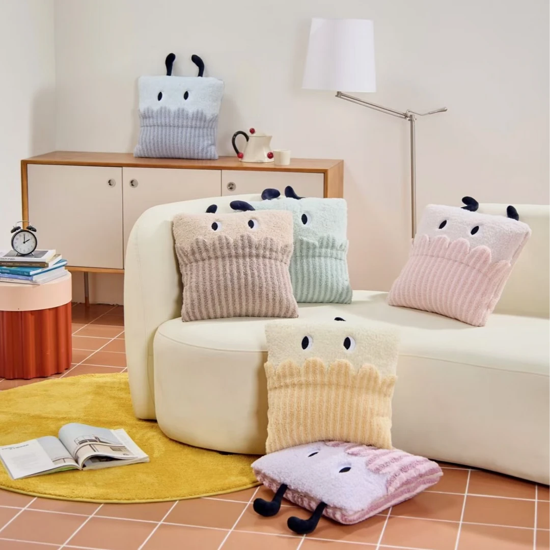 【只发新疆】卡通加厚款多功能二合一多功能抱枕被--可爱玩偶