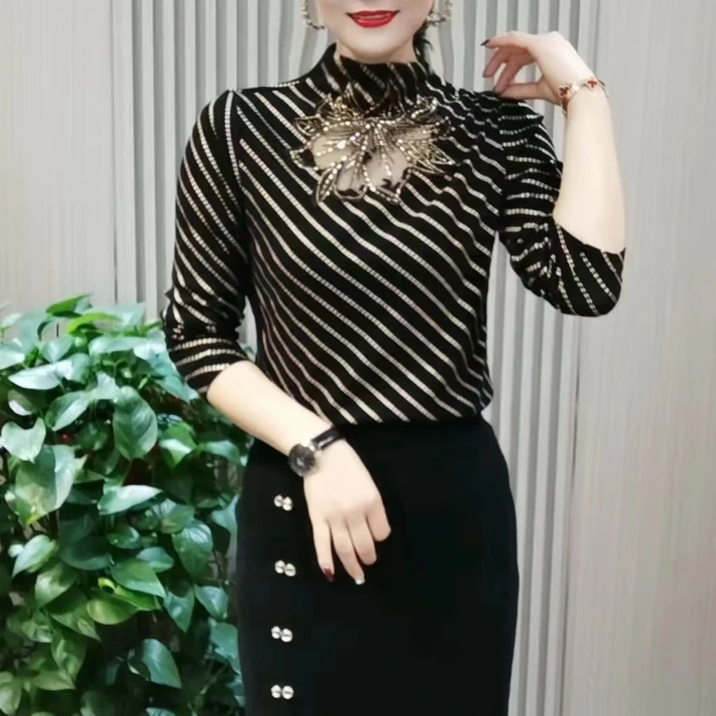 新款时尚打底衫洋气特色镂空花朵百搭显瘦气质上衣小衫加绒保暖女