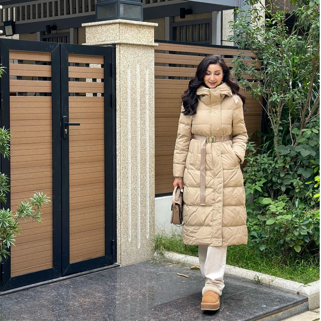 白鸭绒百搭瘦身时尚款收腰中长款连帽女士保暖冬季韩版修身外套