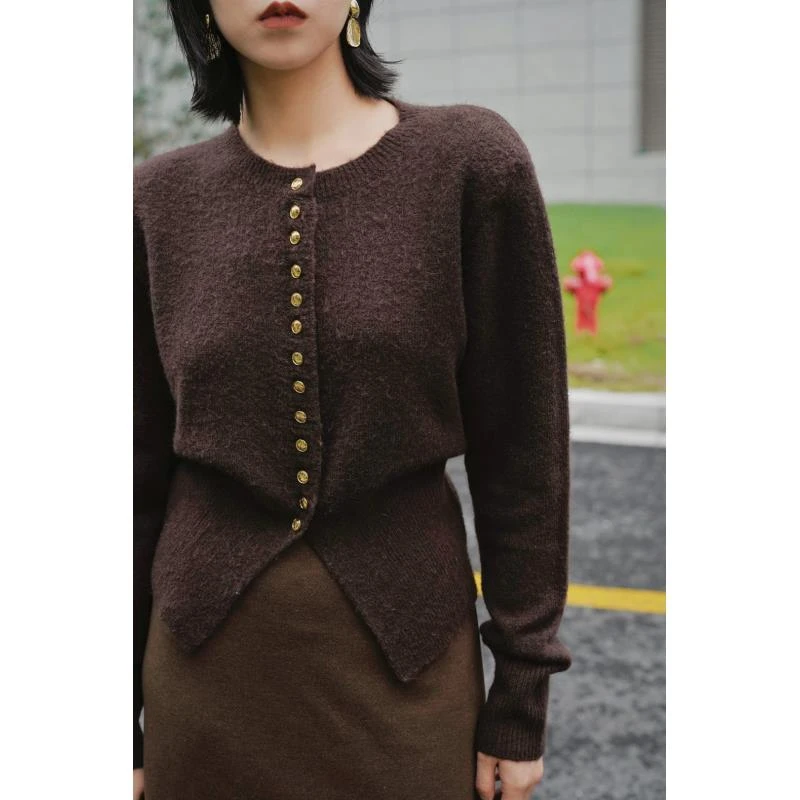 【腰姿韵律】时髦精松弛收腰显瘦c家小金扣羊毛百搭斯文毛衣开衫