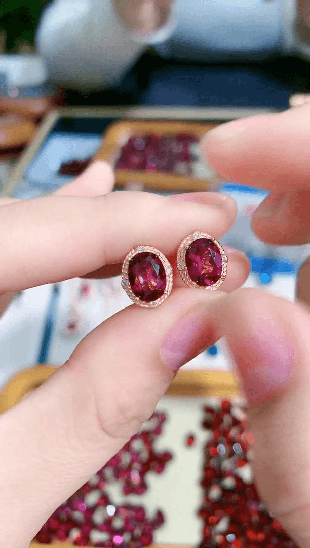 【闪购商品】石榴石耳钉银S925镶嵌天然镁铝