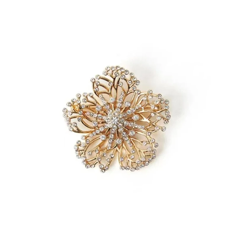 铜合金仿水晶胸针 铜合金胸针季阿玛施新颖镂空花朵胸针复古轻奢