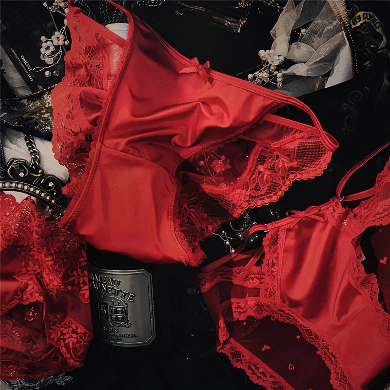 QUAMPH/趣安芬缎面大红色内裤女法式性感结婚新娘蕾丝刺绣三角裤