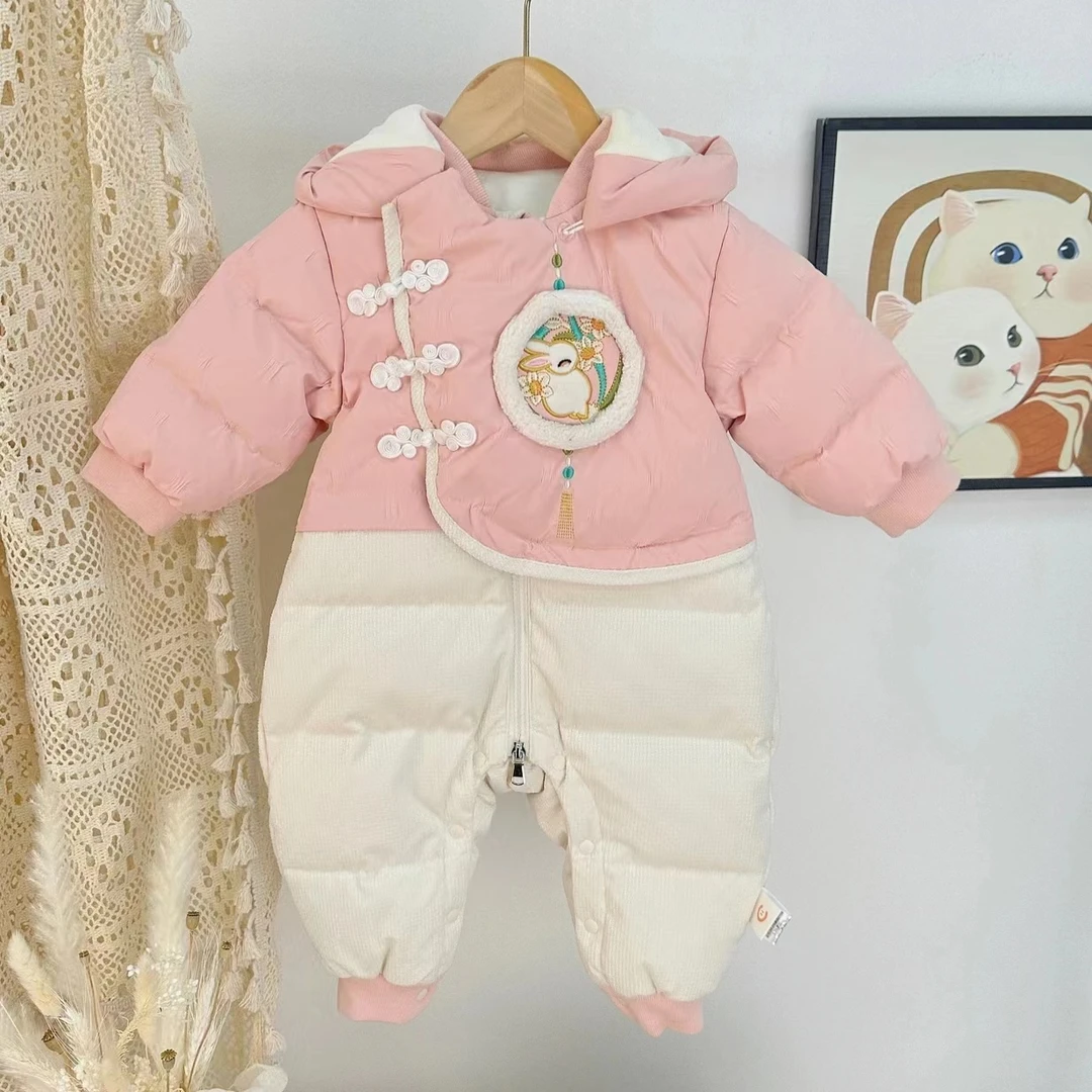 奶茶小猪2023年新款婴儿羽绒服男女宝宝90白鸭绒哈衣冬季童装衣服
