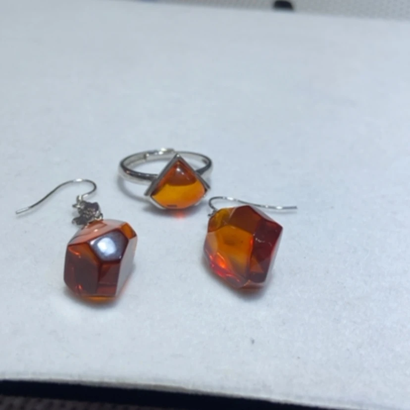 【闪购商品】血珀裸石未镶嵌