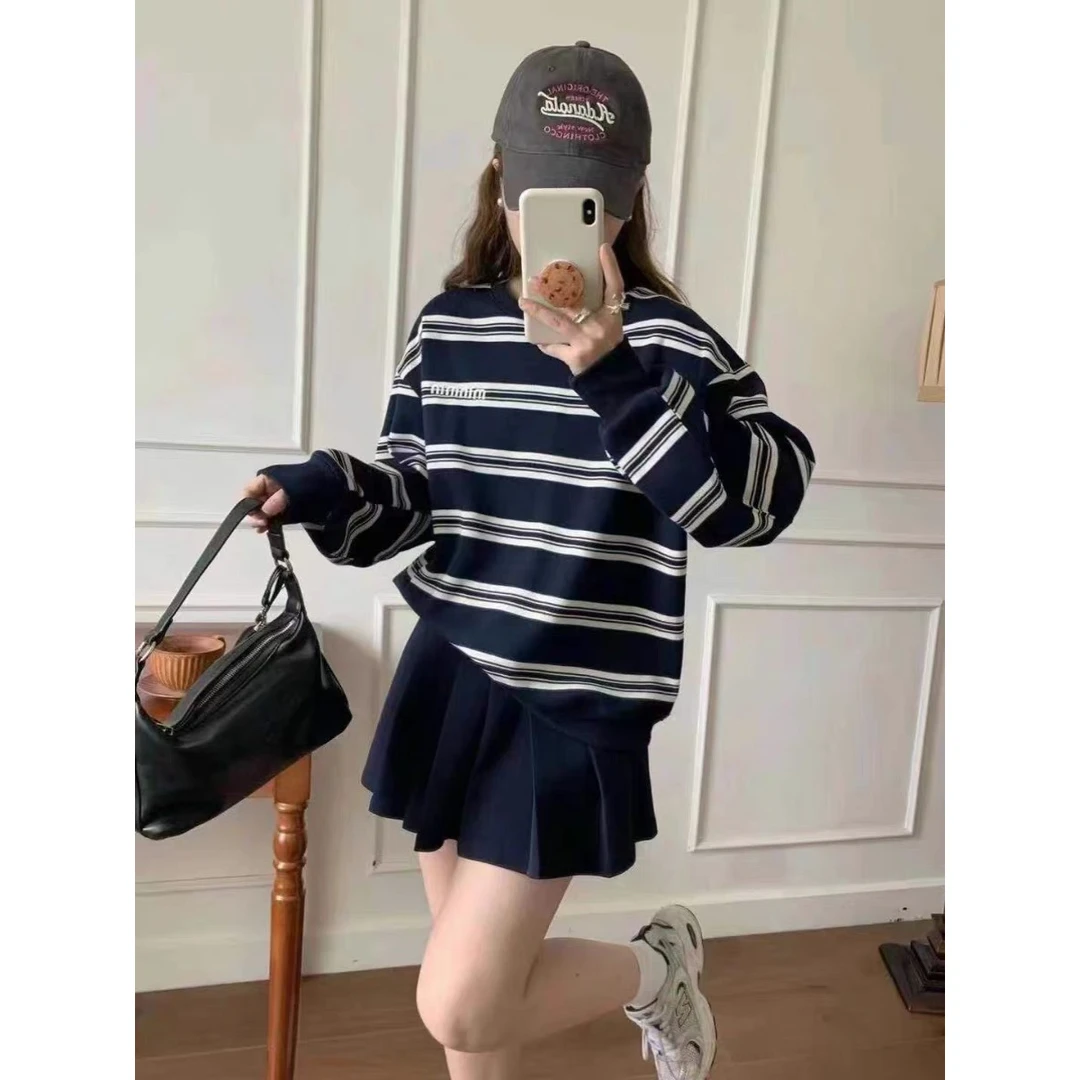 2025年春季刺绣字母图案条纹圆领长袖卫衣女宽松显瘦百搭上衣