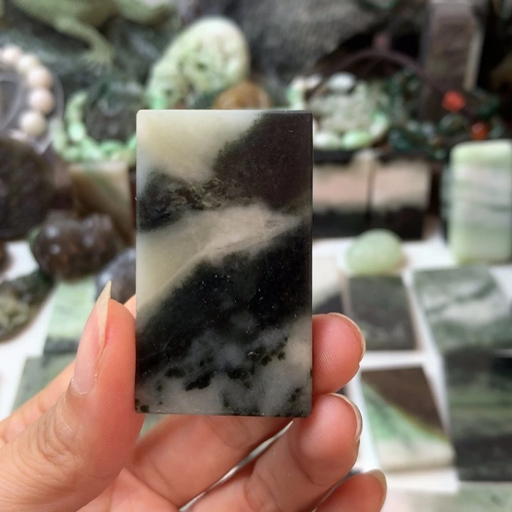 独山玉颈饰未镶嵌