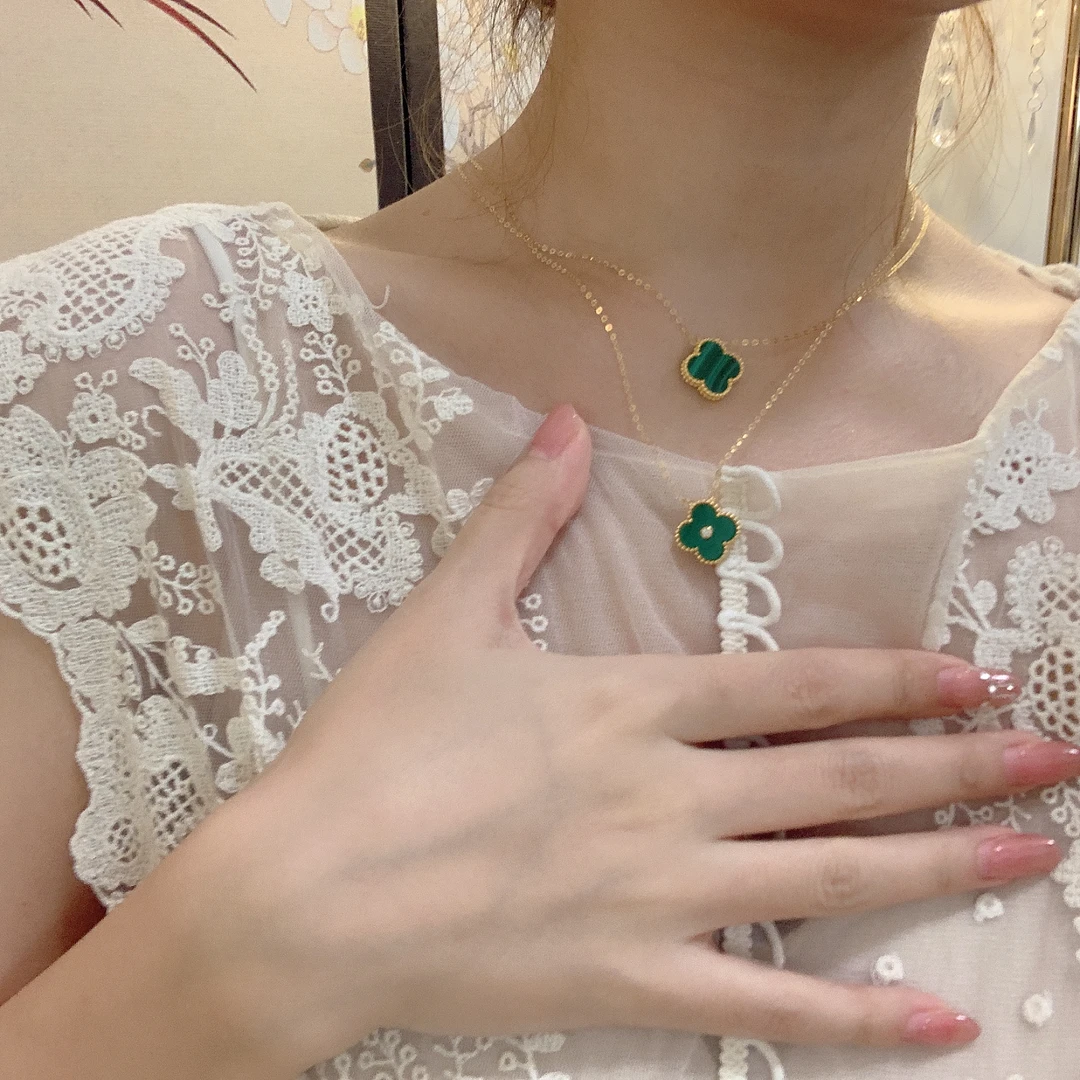 【抖音官方鉴定】18k金 15mm孔雀石四叶草 项链 套链 气质 显白一条