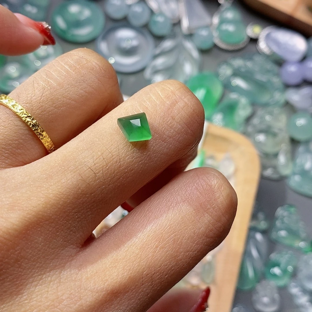 翡翠颈饰未镶嵌末****开翡翠