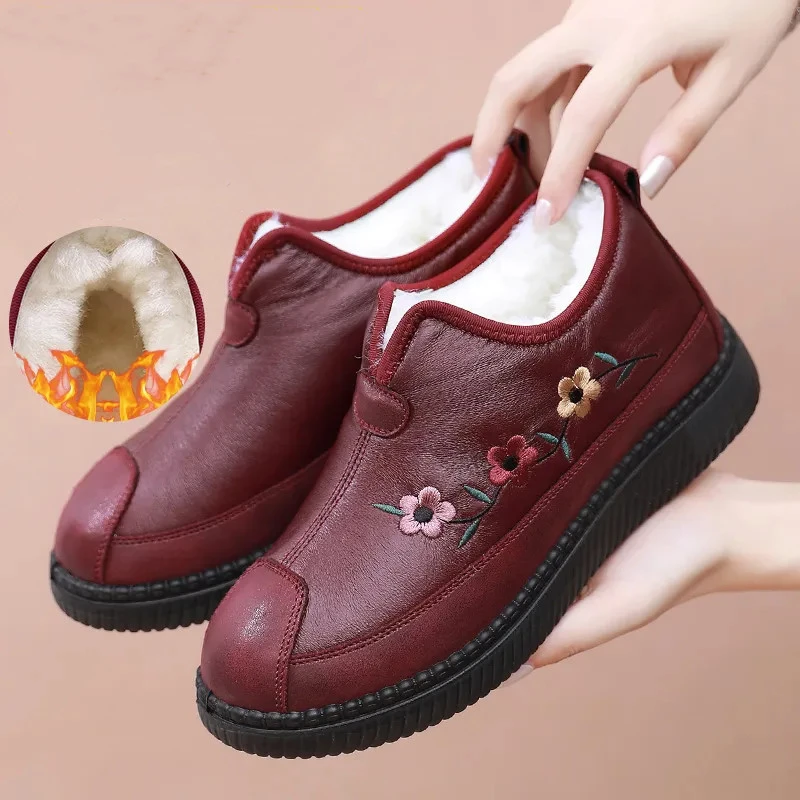 冬季棉鞋女妈妈鞋加绒老人绵羊毛奶奶棉靴软底防滑保暖老北京布鞋