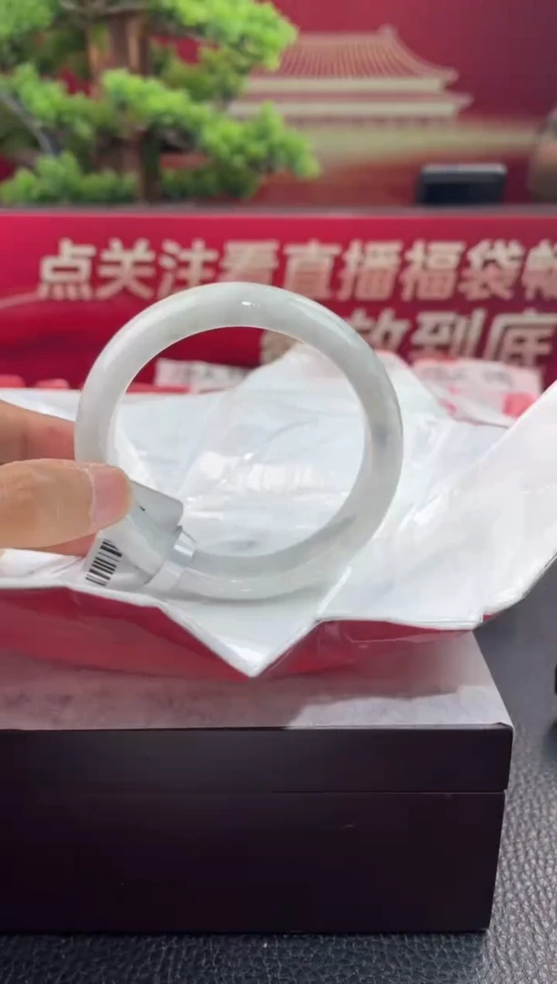 【闪购商品】翡翠手镯未镶嵌手镯5