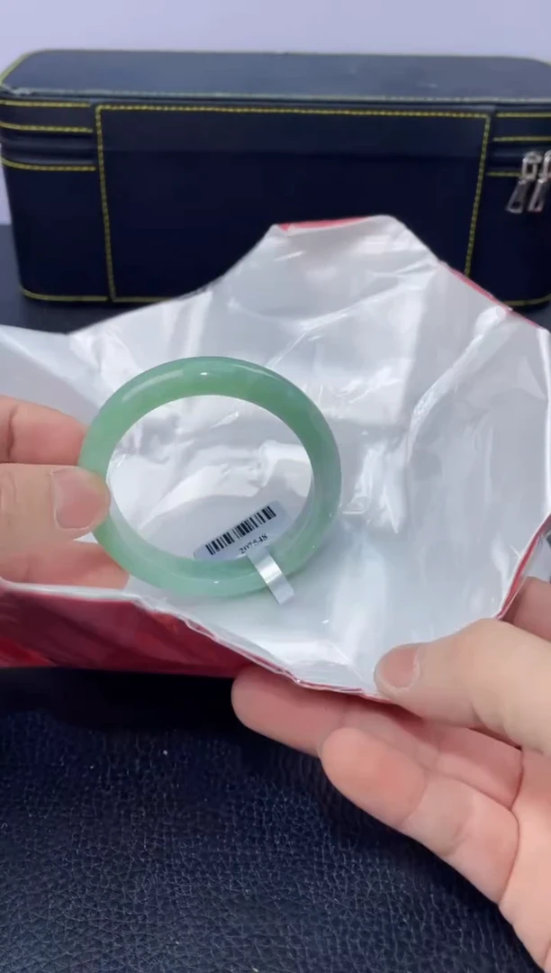 【闪购商品】翡翠手镯未镶嵌手镯2