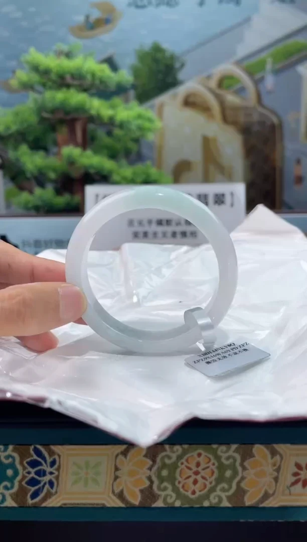 【闪购商品】翡翠手镯未镶嵌手镯1