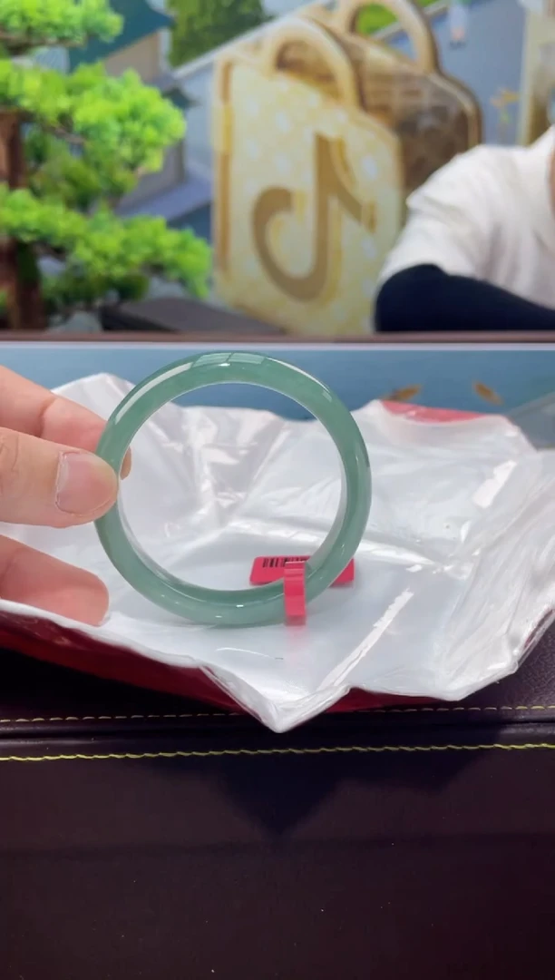 【闪购商品】翡翠手镯未镶嵌手镯18