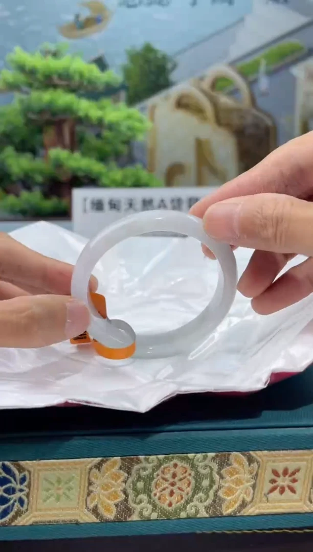 【闪购商品】翡翠手镯（贵妃镯）未镶嵌手镯24