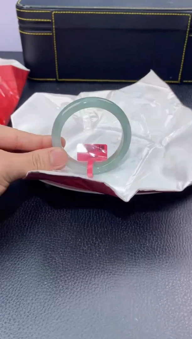 【闪购商品】翡翠手镯未镶嵌手镯1