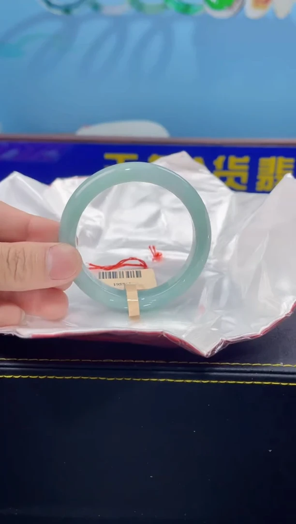 【闪购商品】翡翠手镯未镶嵌手镯2