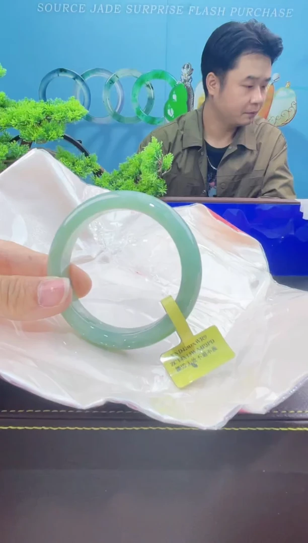 【闪购商品】翡翠手镯未镶嵌手镯24