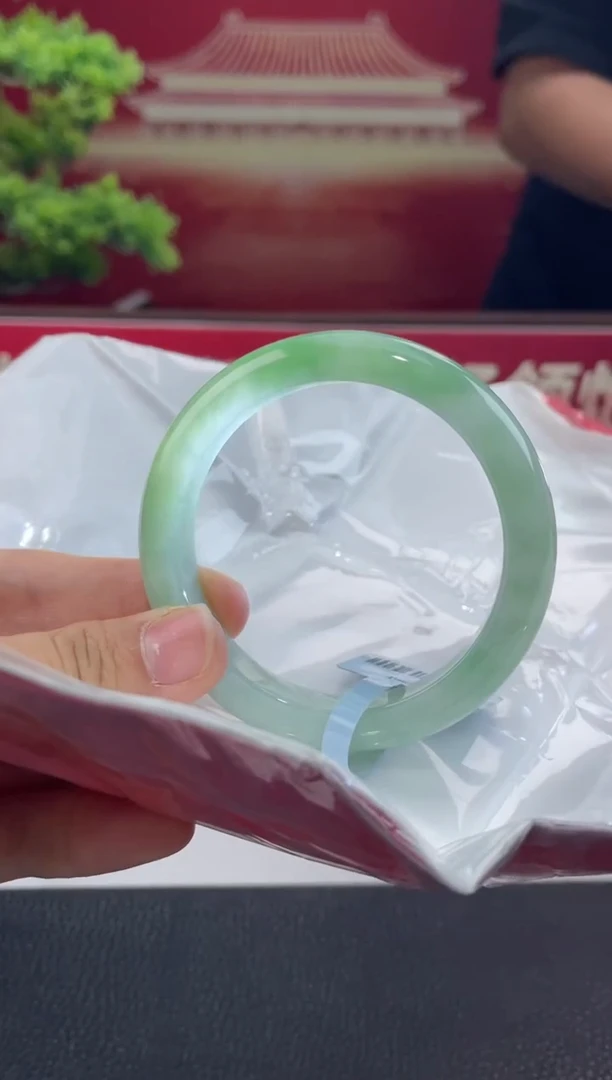 【闪购商品】翡翠手镯未镶嵌手镯1
