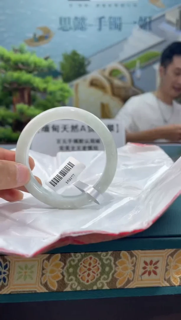 【闪购商品】翡翠手镯未镶嵌手镯11
