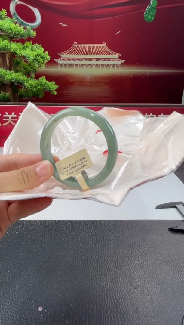 【闪购商品】翡翠手镯未镶嵌手镯13