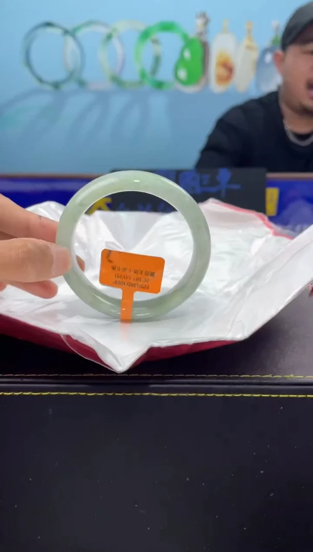 【闪购商品】翡翠手镯未镶嵌手镯3
