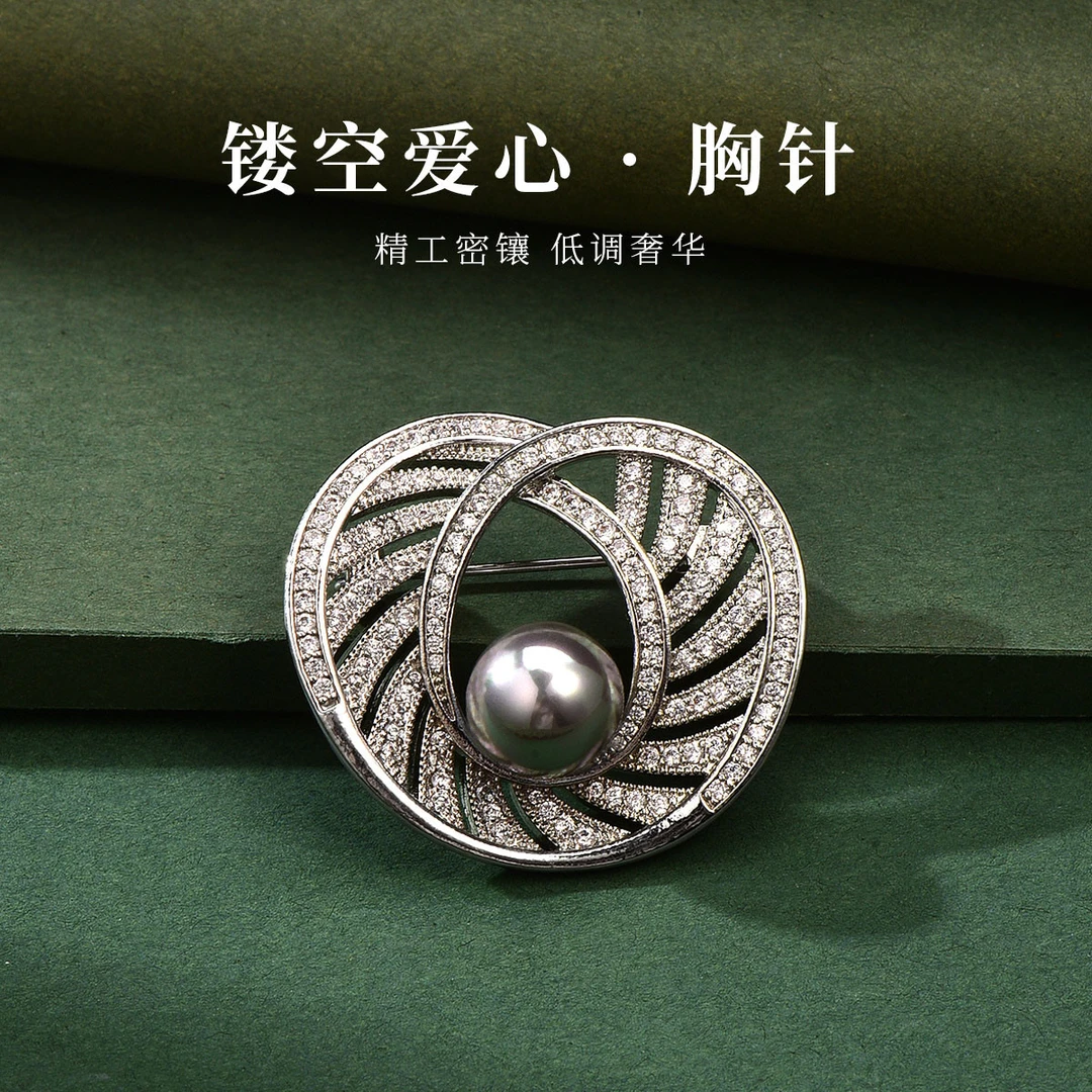 合金仿珍珠胸针 镂空爱心轻奢胸针气质仿仿珍珠胸花西装礼服别针