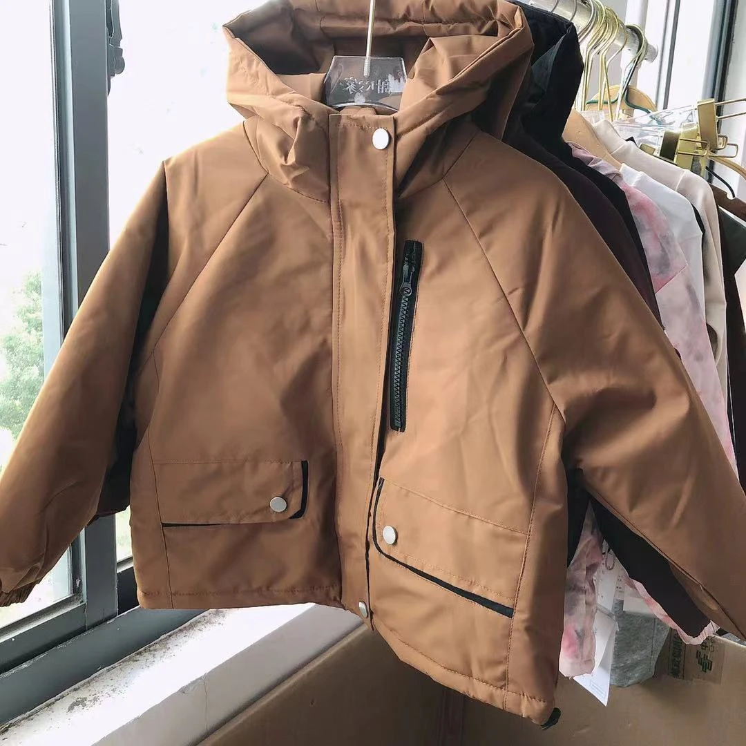 C016儿童韩依冬款袖子B字母夹棉外套