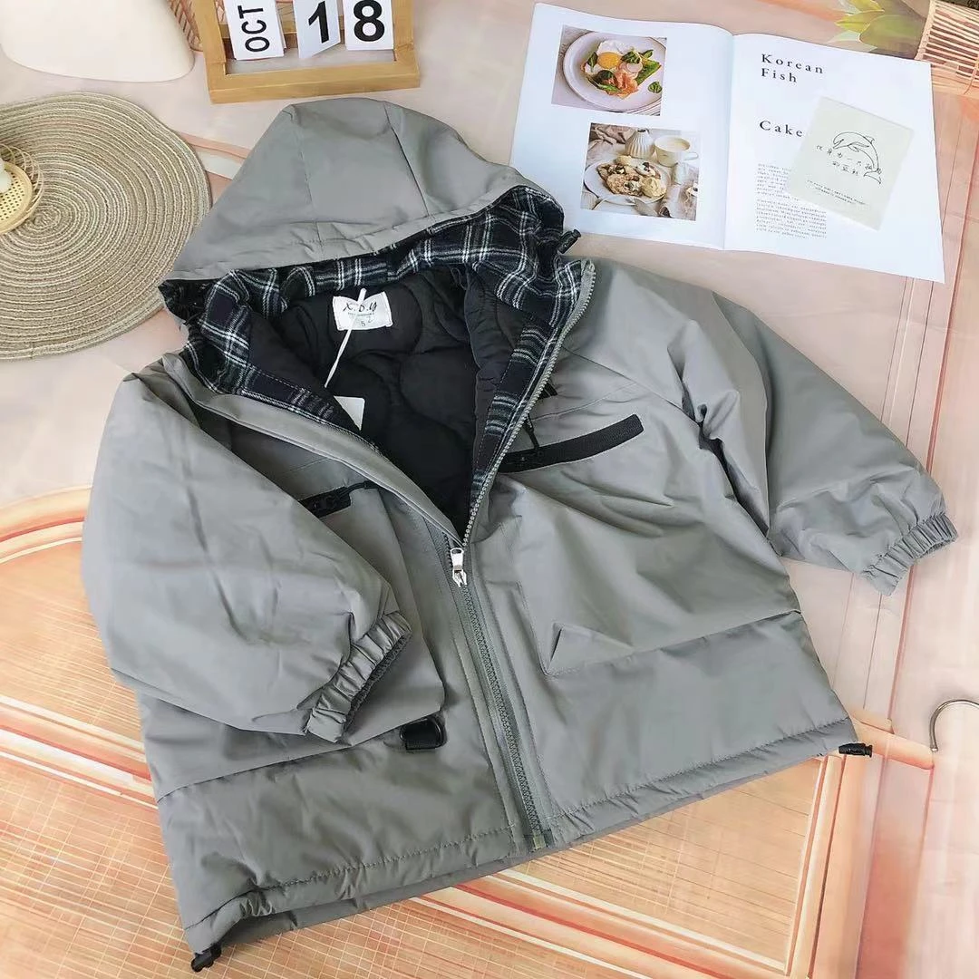 E161儿童冬季夹棉外套M字母款