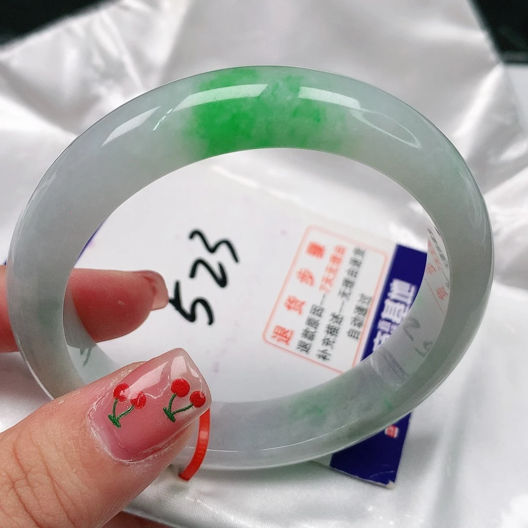 翡翠手镯未镶嵌翡翠