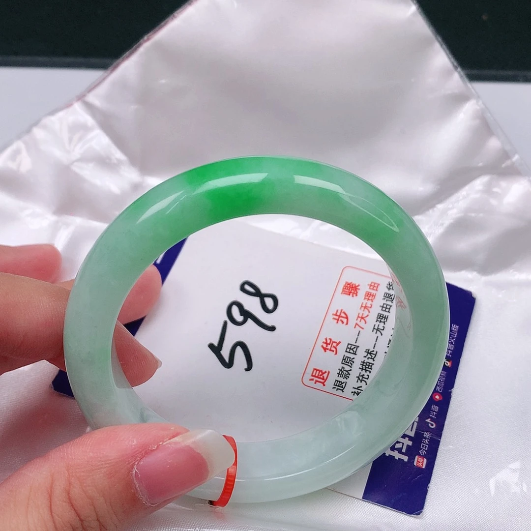 翡翠手镯未镶嵌翡翠