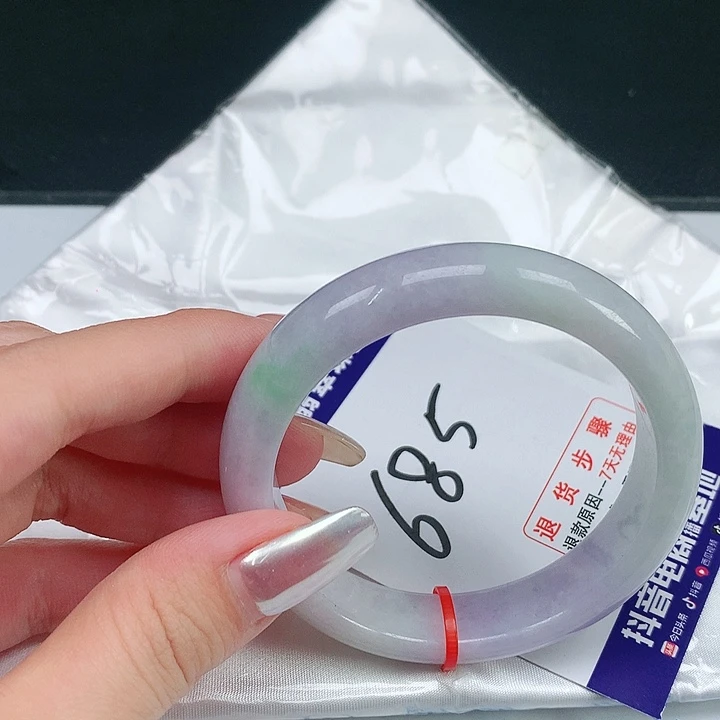 翡翠手镯未镶嵌翡翠手镯