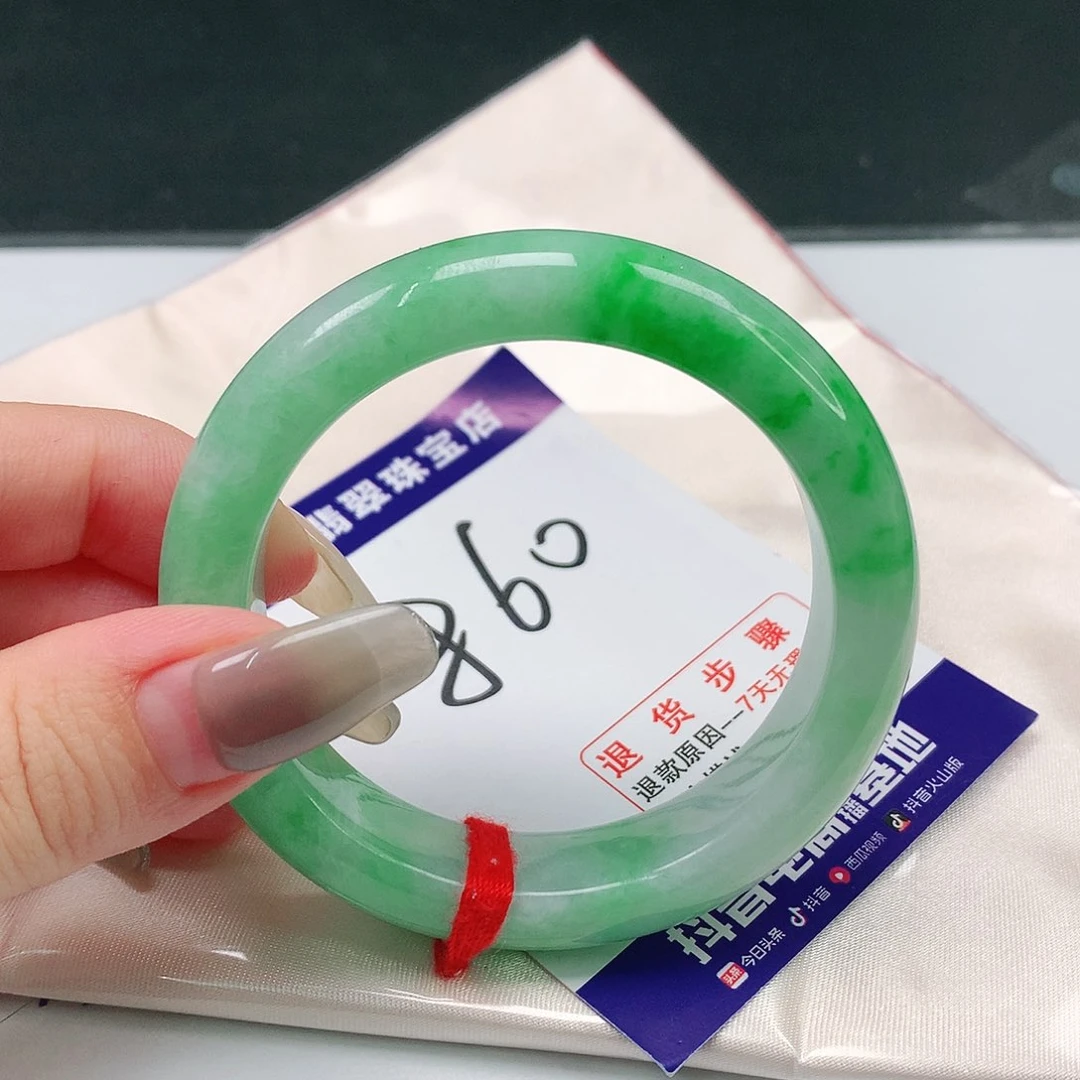 翡翠手镯未镶嵌翡翠手镯