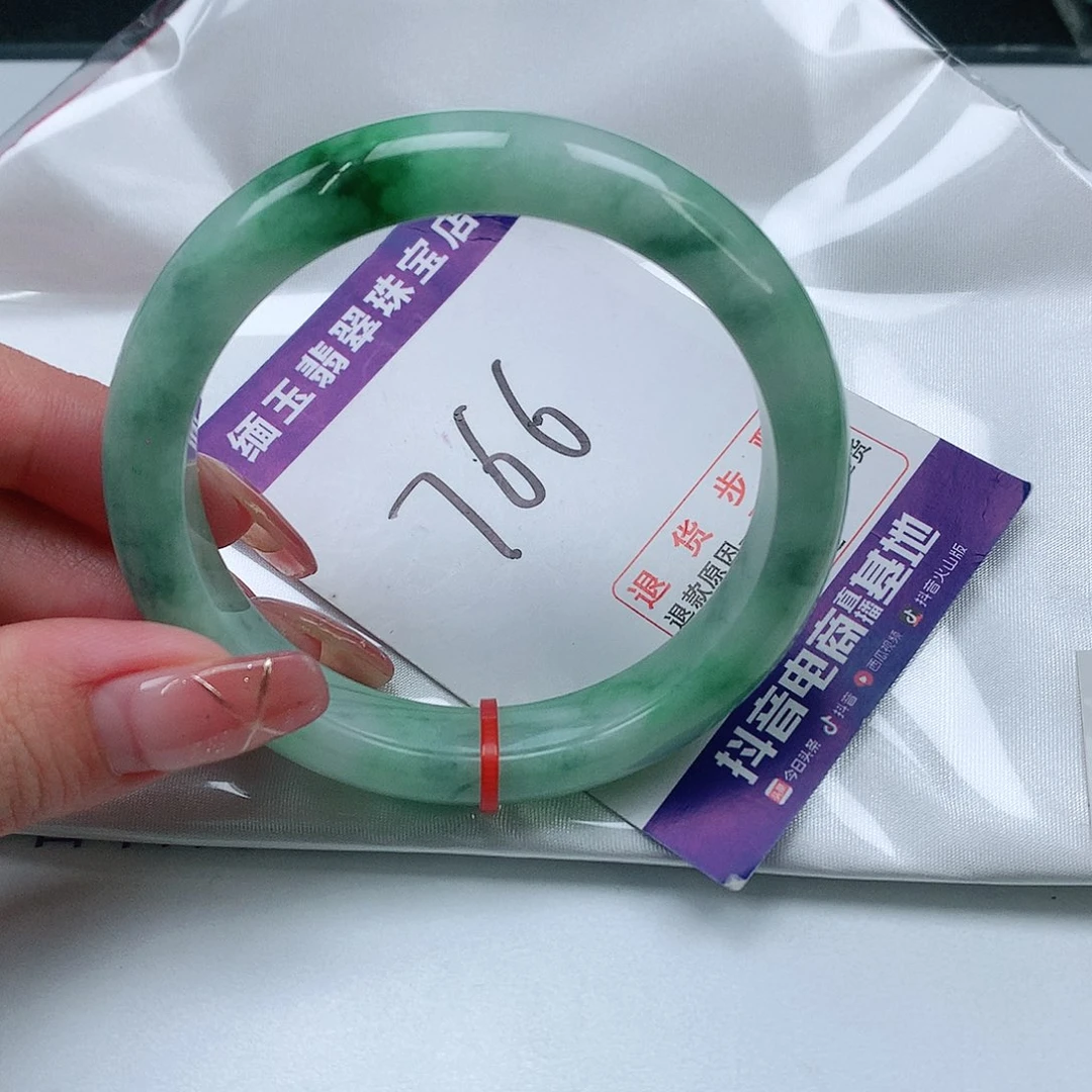 翡翠手镯未镶嵌翡翠手镯