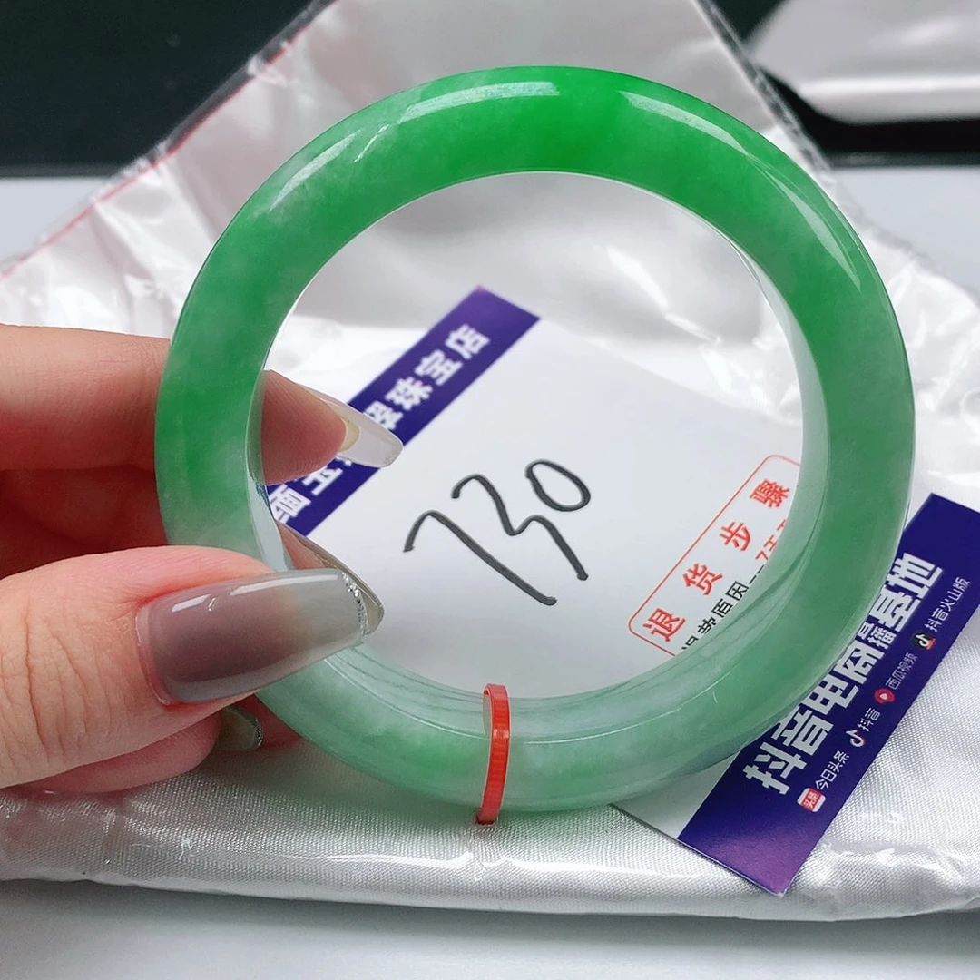 翡翠手镯未镶嵌翡翠手镯