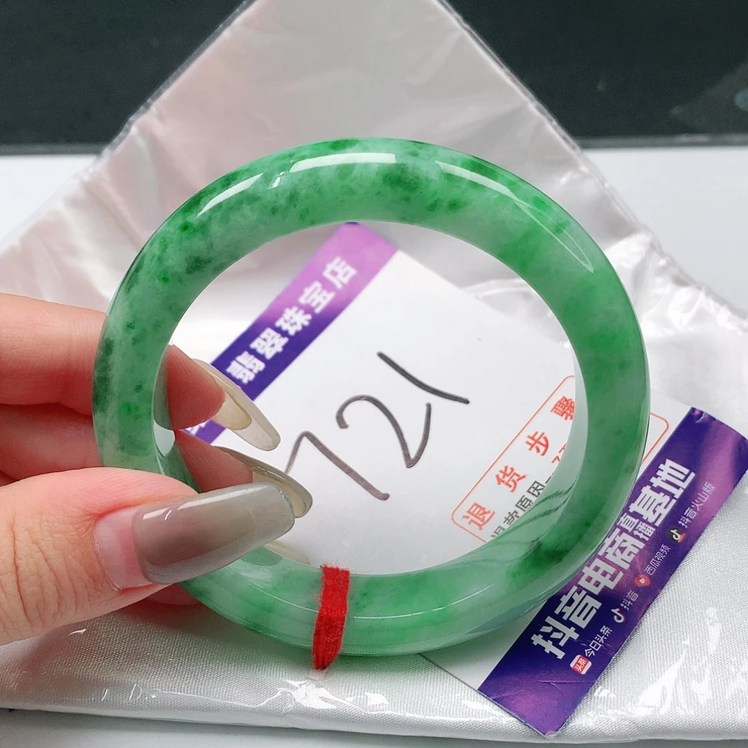 翡翠手镯未镶嵌翡翠手镯