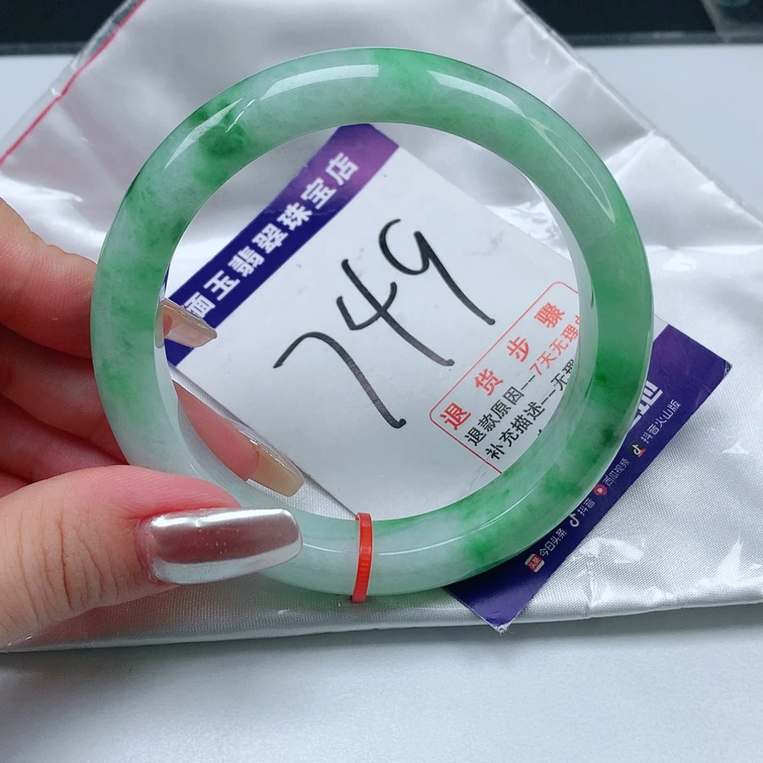 翡翠手镯未镶嵌翡翠手镯