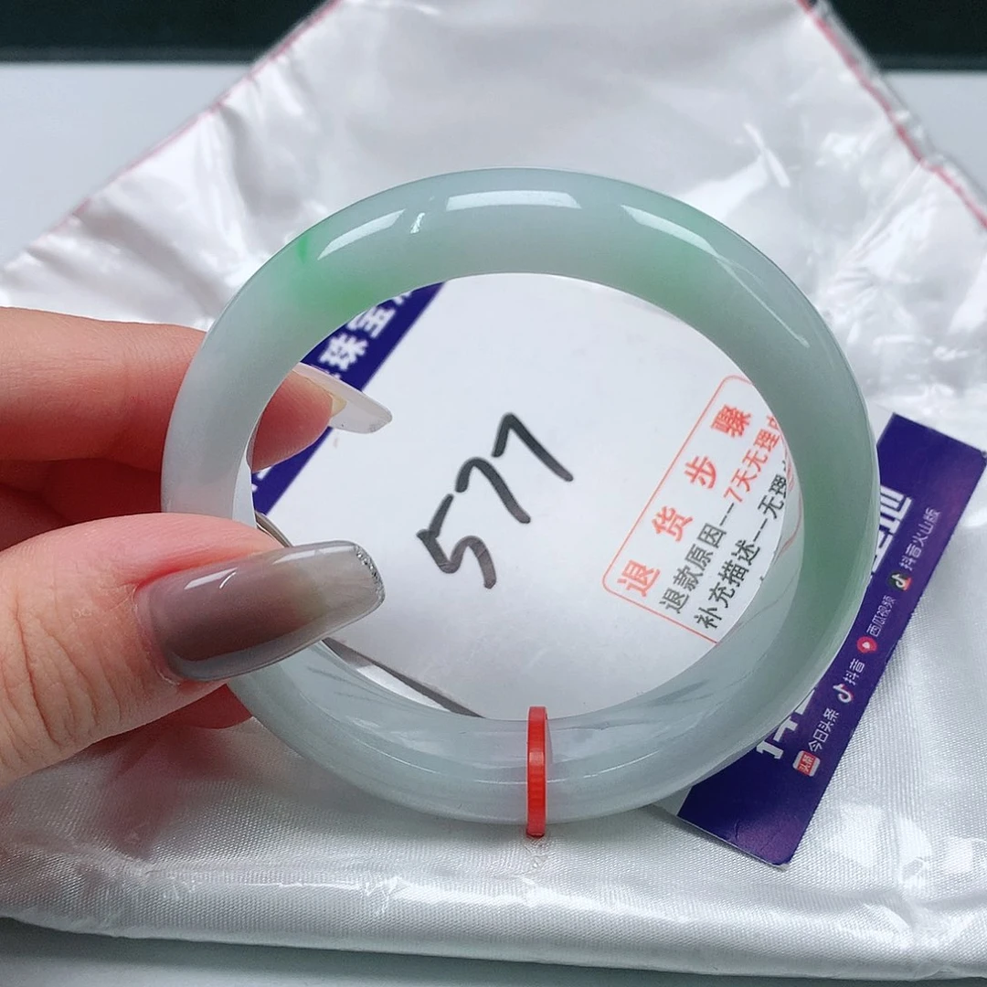 翡翠手镯未镶嵌翡翠手镯