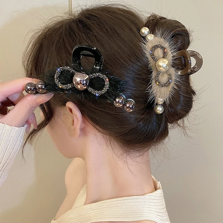 秋冬新款珠珠水貂毛抓夹气质轻奢时尚头饰韩版优雅鲨鱼夹女盘发夹