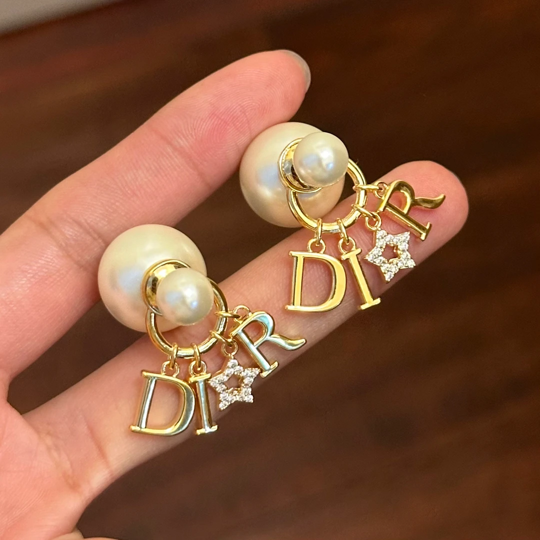 铜合金仿珍珠耳饰 E0223 时尚气质百搭韦雪同款字母耳环复古简约