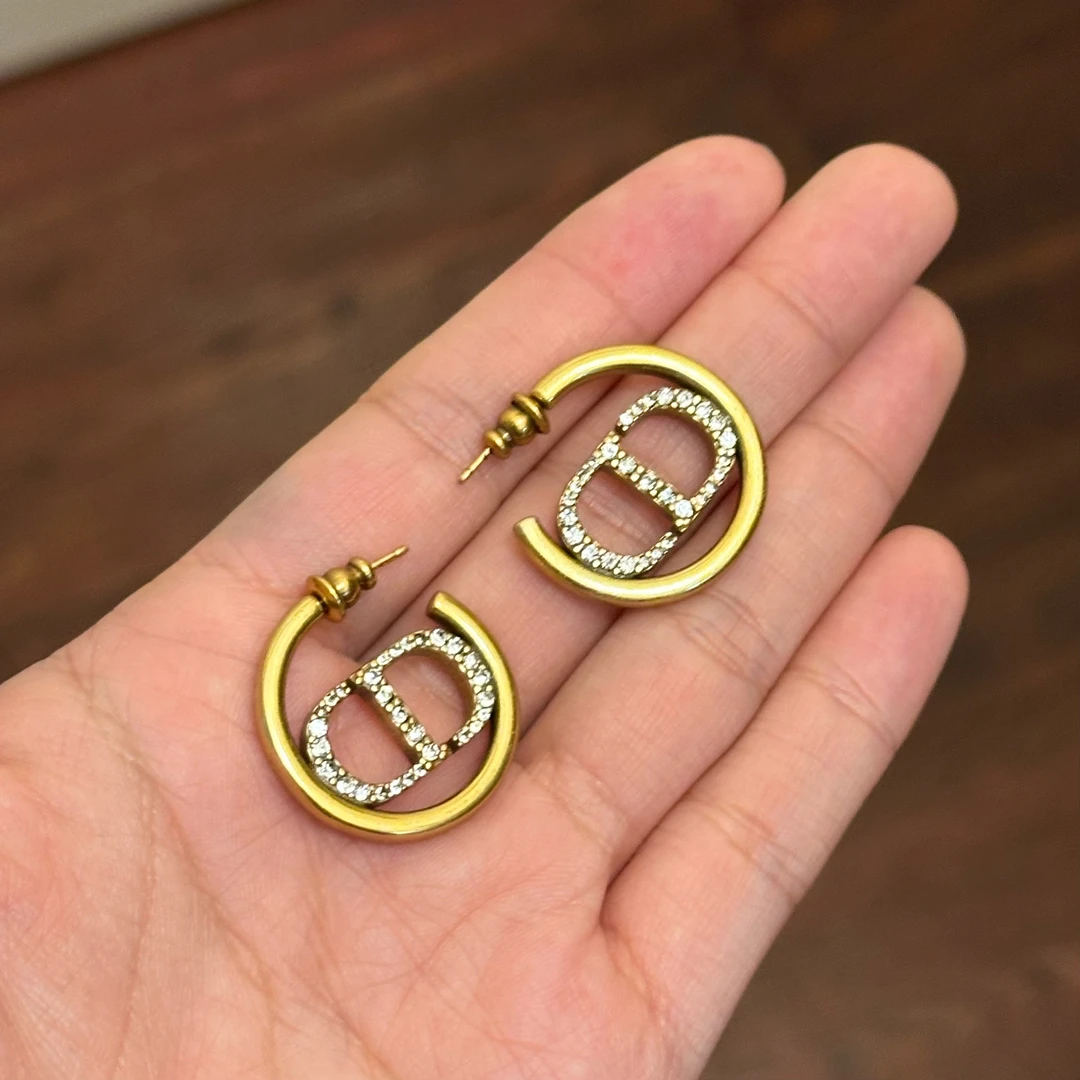 铜合金合成锆石耳饰 E0244  时尚复古个性百搭字母耳钉