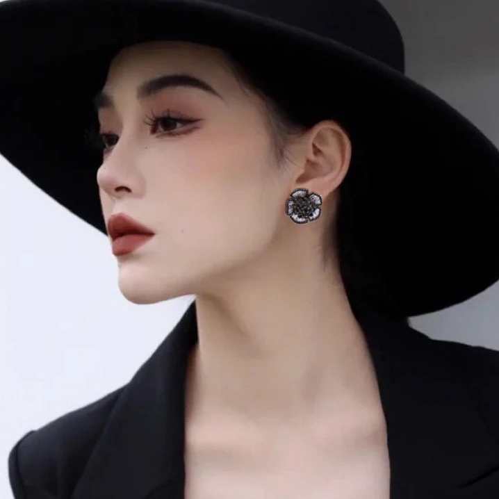 铜合金合成锆石耳饰 E0198 时尚气质百搭黑玫瑰小女人优雅耳钉