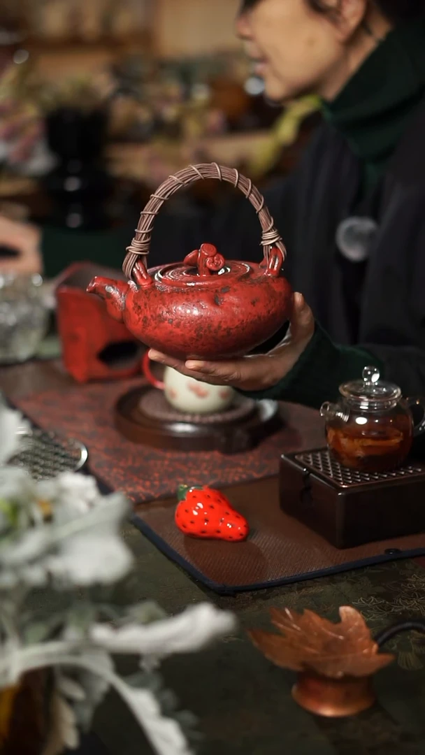 【闪购商品】密胺瓷片山楂红提梁壶