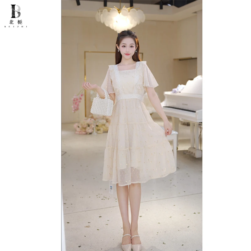 【北栀】【鎏金岁月】荷叶边拼接方领小飞袖网纱印花连衣裙  542414